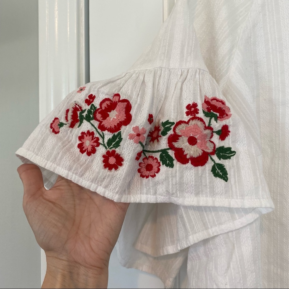 💋SOLD💋Ava & Viv Women’s White Embroidered Blouse Size 1X - Picture 2 of 7